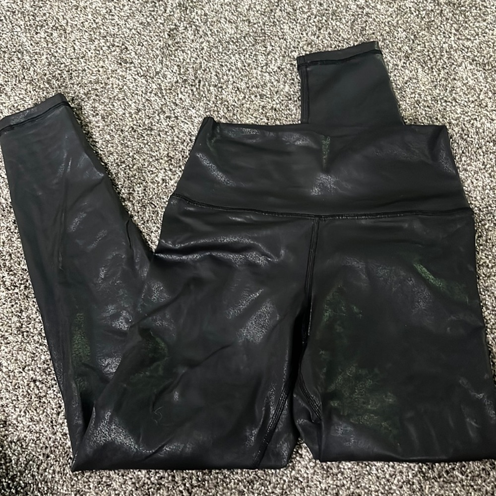 Aerie black faux leather/crinkle design leggings. Size small